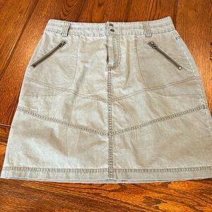 Khaki green light Columbia sportswear skirt Preowned sz 8 women’s